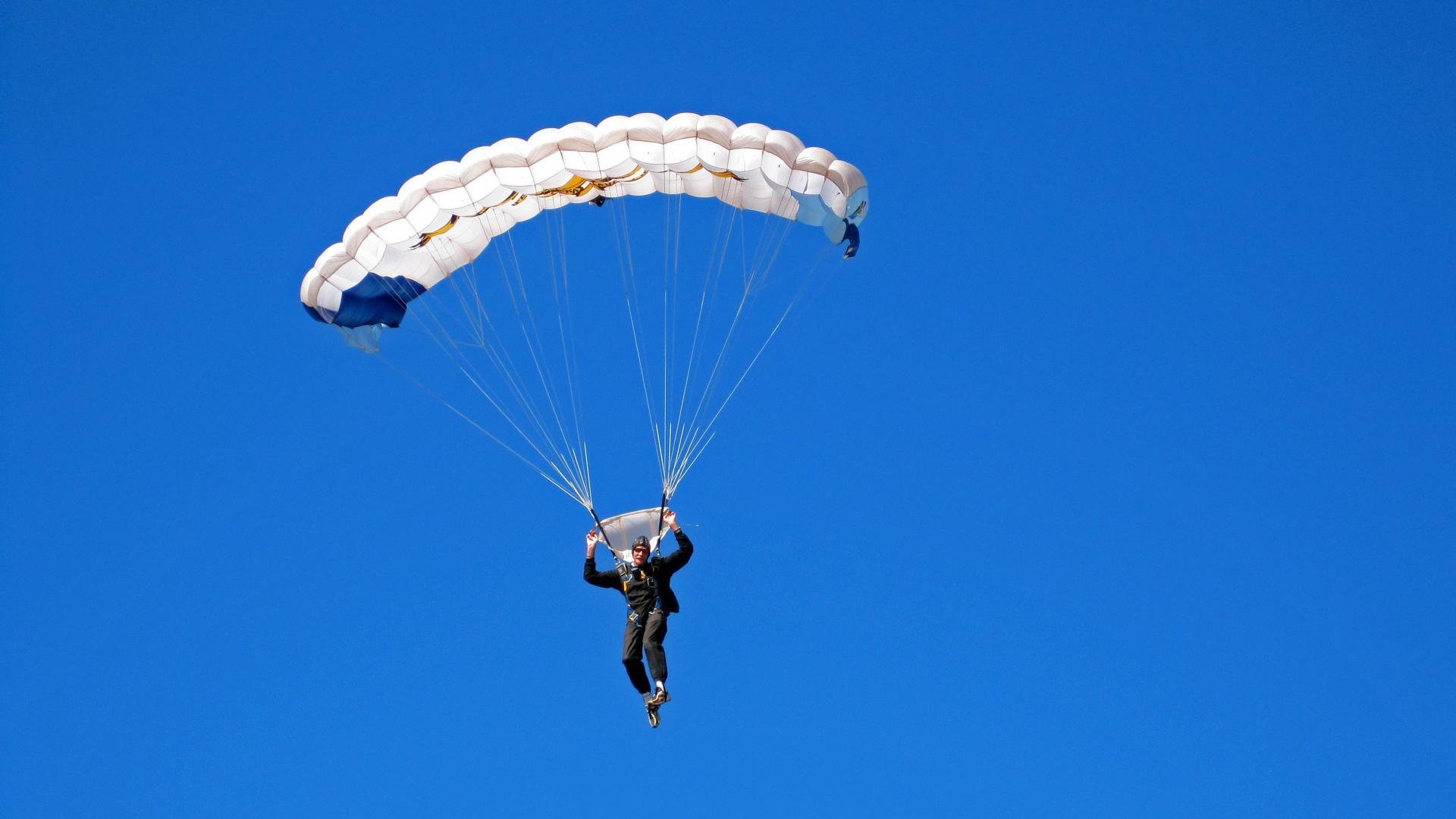 张志磊遭遇泰森大弟子，险被一拳KO，泰森坐镇台下为徒弟加油！，中国重量级拳王张志磊身高